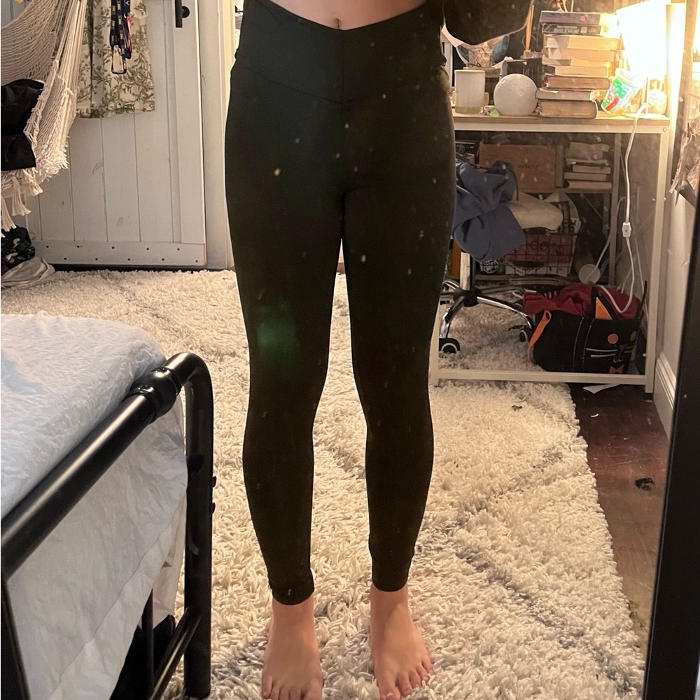 Thin black leggings